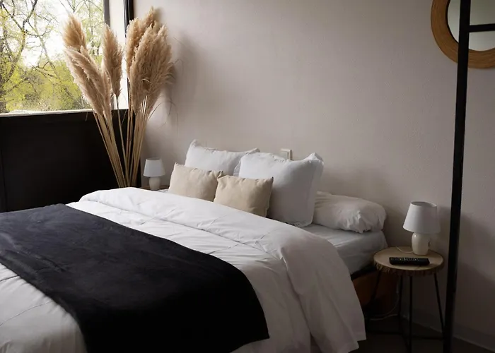 Restaurant Domaine De Sangayrac Отель Saint-Amans-des-Cots