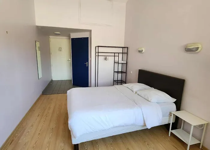 Отель Restaurant Domaine De Sangayrac *