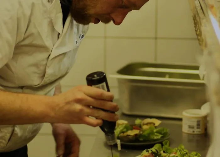 Restaurant Domaine De Sangayrac Отель Saint-Amans-des-Cots